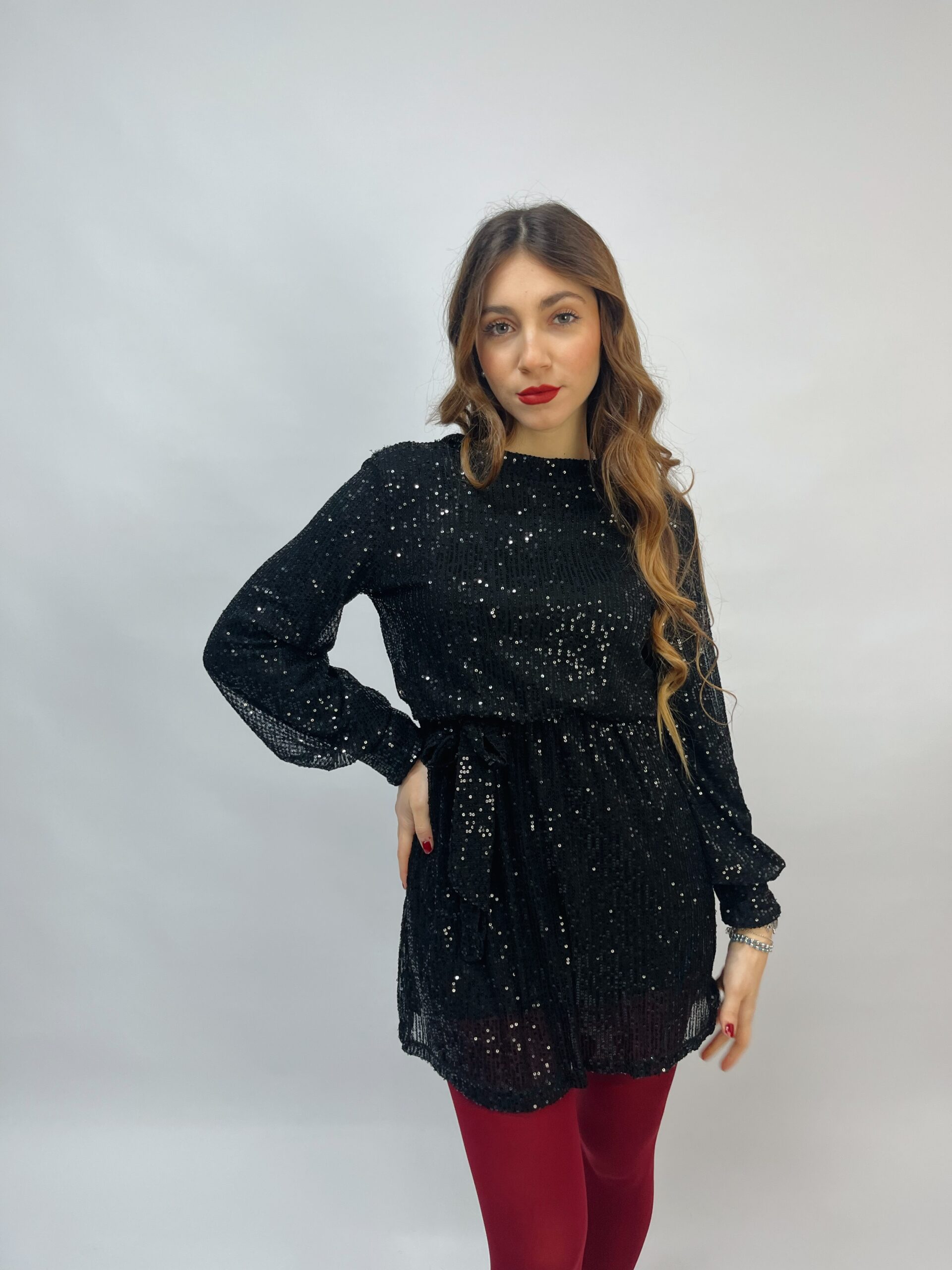 Abito in paillettes con gonna morbida