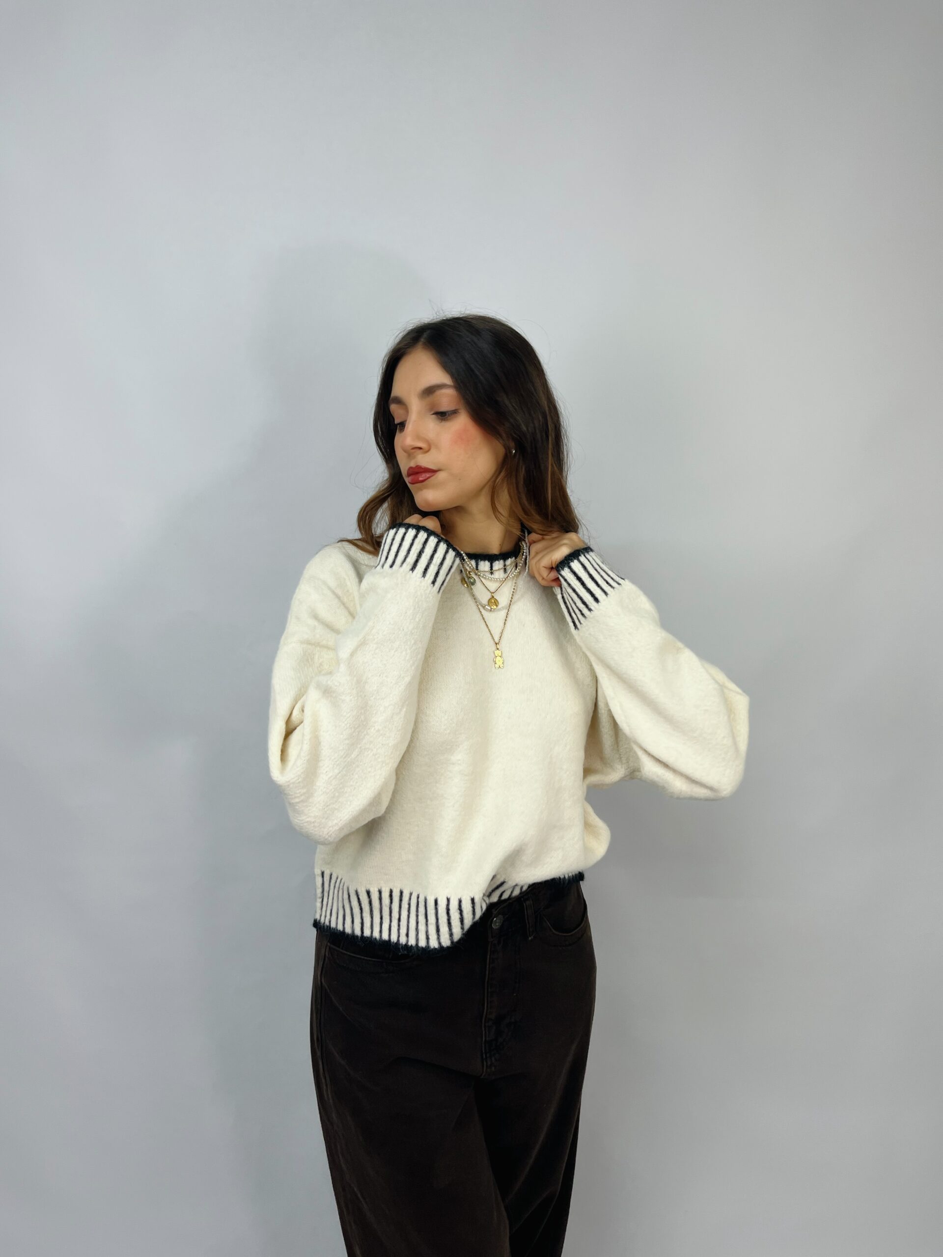 Maglia con polsi e fondo in contrasto - immagine 4