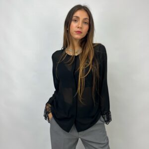 Camicia in voilè con polsini in pizzo