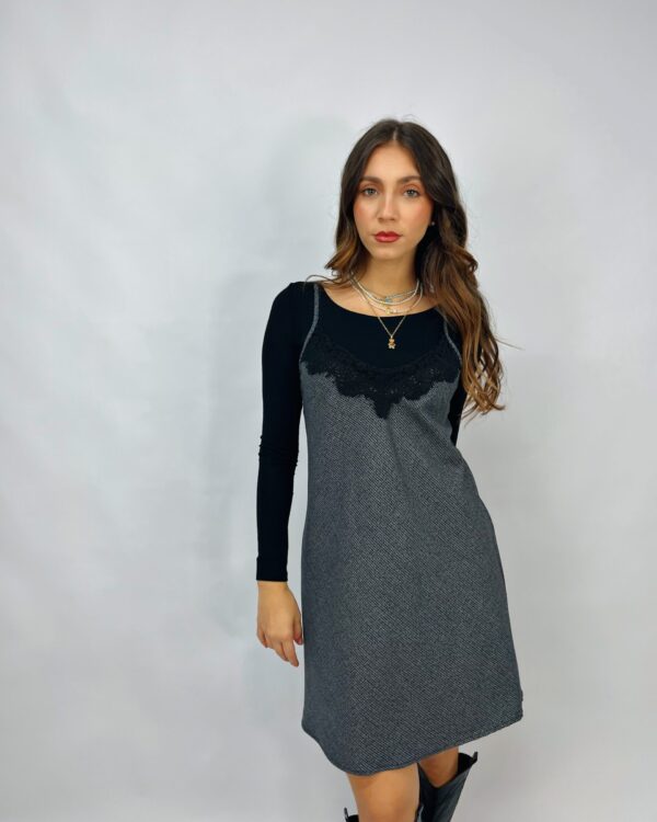 Abito tartan con scollatura in pizzo