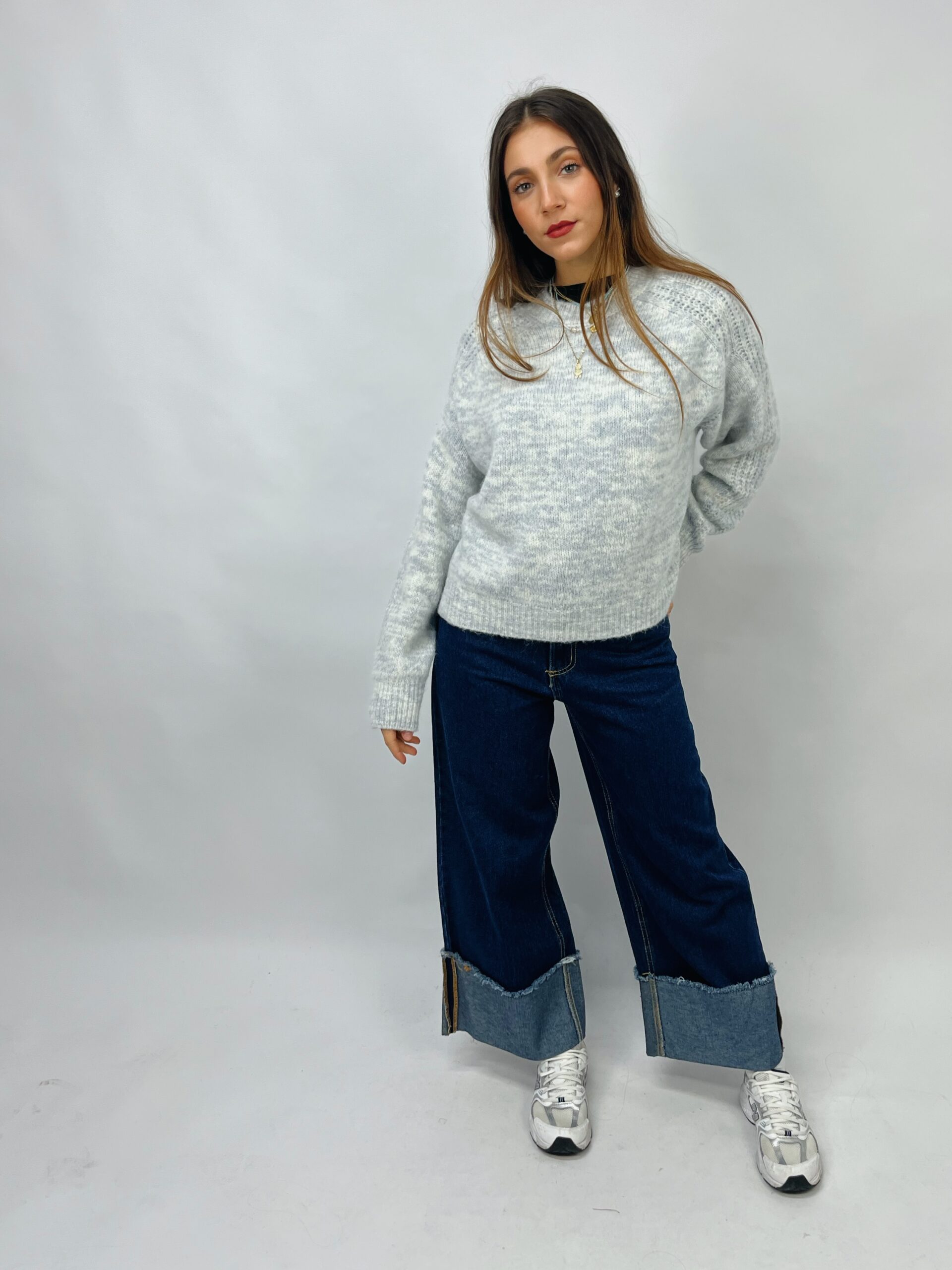 Jeans dritto con maxi risvolto sfrangiato - immagine 4