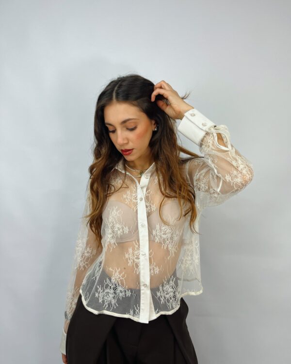 Camicia in pizzo con dettagli in raso