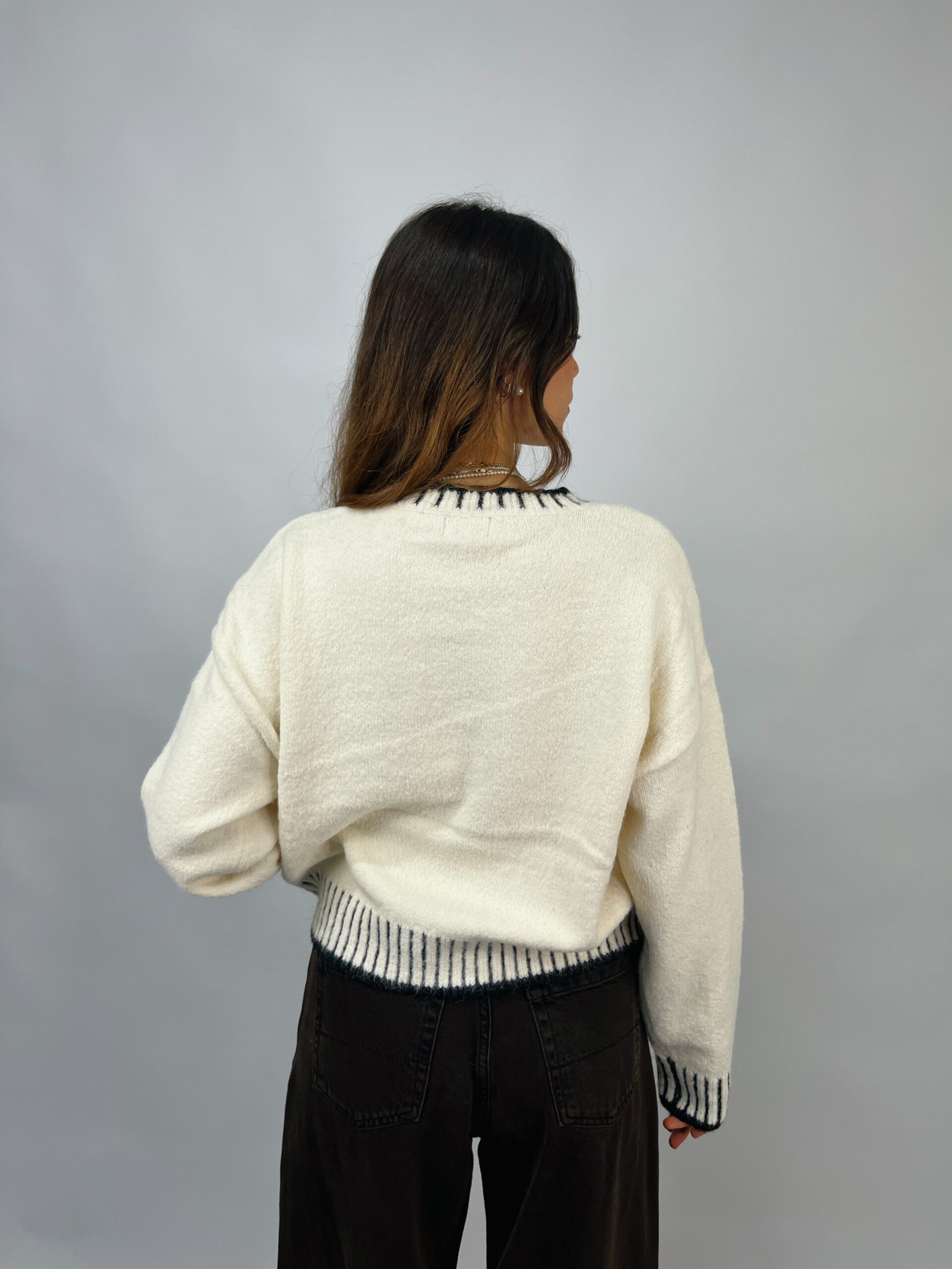 Maglia con polsi e fondo in contrasto - immagine 3