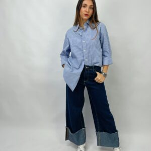 Jeans dritto con maxi risvolto sfrangiato
