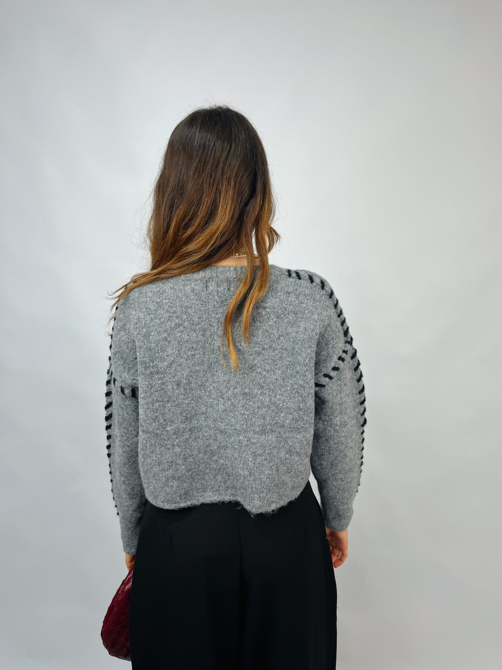 Maglia crop con impunture - immagine 3