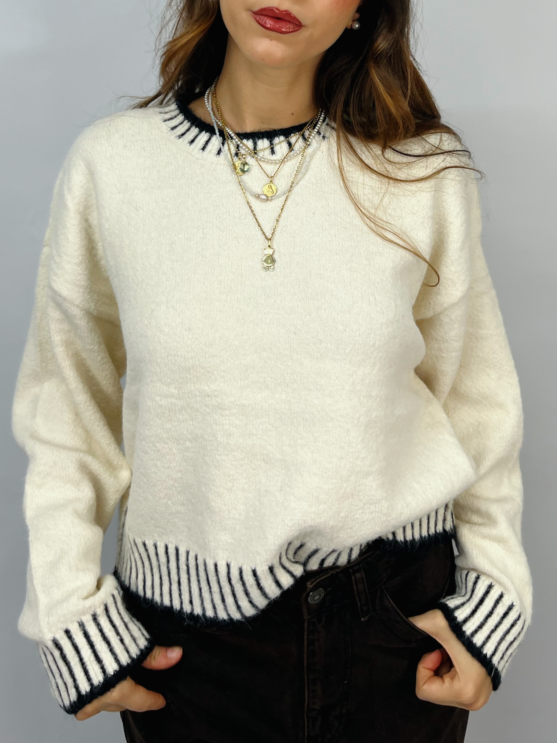 Maglia con polsi e fondo in contrasto - immagine 2