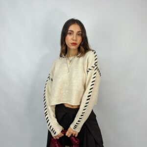 Maglia crop con impunture