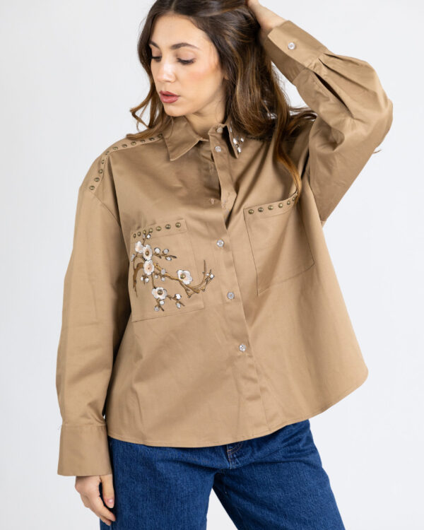 Future Apparel - Camicia boxy borchiata con ricamo