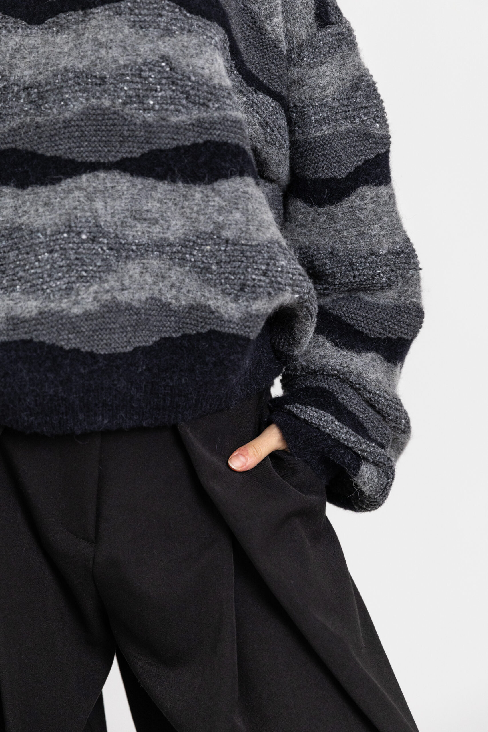 Future Apparel - Maglione a righe con oblò in alpaca - immagine 4