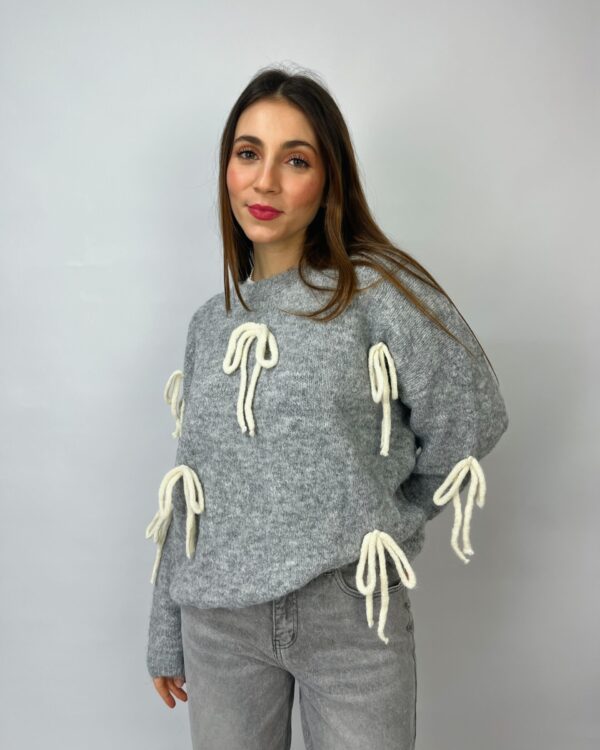 Maglione girocollo con fiocchetti