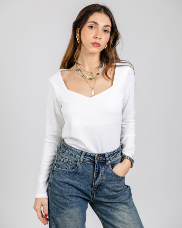 T-shirt con scollo a cuore